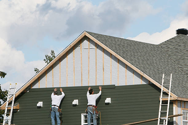 Professional Vinyl Siding technician working in Maple Heights, OH